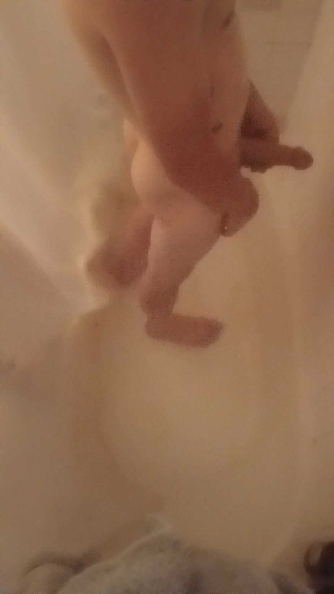 直男在淋浴时打飞机。结尾射精